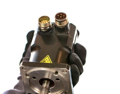 電動機的轉子由哪三部分組成？核心構造與功能全解析